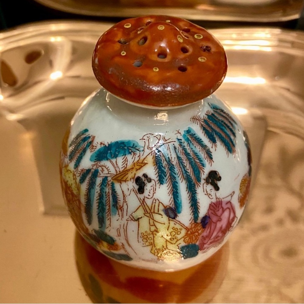 Rare find Japanese fragance mini difuser with Asian Motif